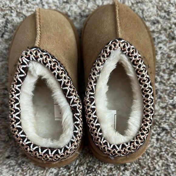 KIDS UGG DUPE TASMAN INSPIRED SLIPPERS - Picture 3 of 6